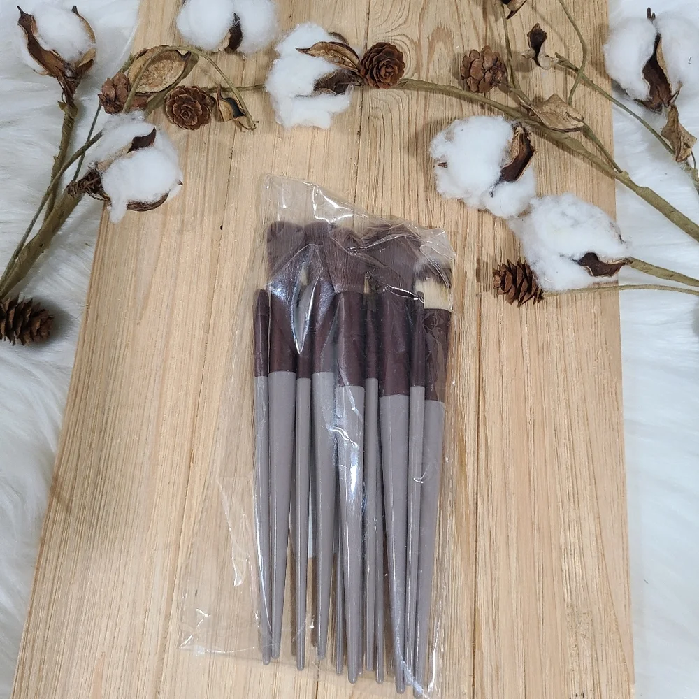 🎉🎉NEW🎉🎉 13PC MAROON HANDLE Makeup Brush Set